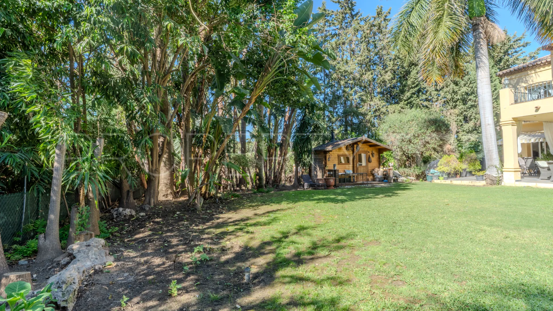 Villa a la venta en Marbella con 5 dormitorios