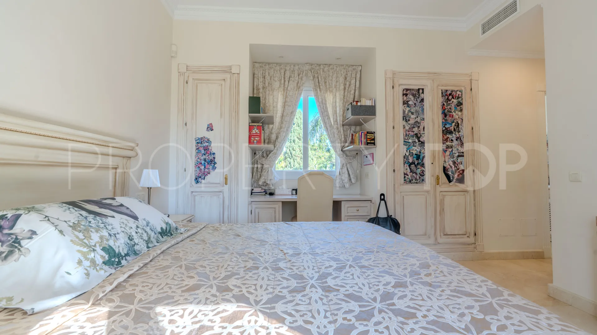 Villa a la venta en Marbella con 5 dormitorios