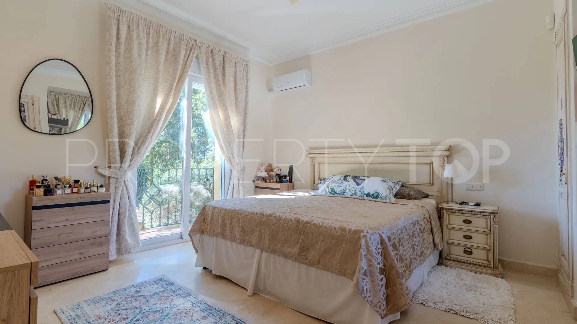 Villa a la venta en Marbella con 5 dormitorios