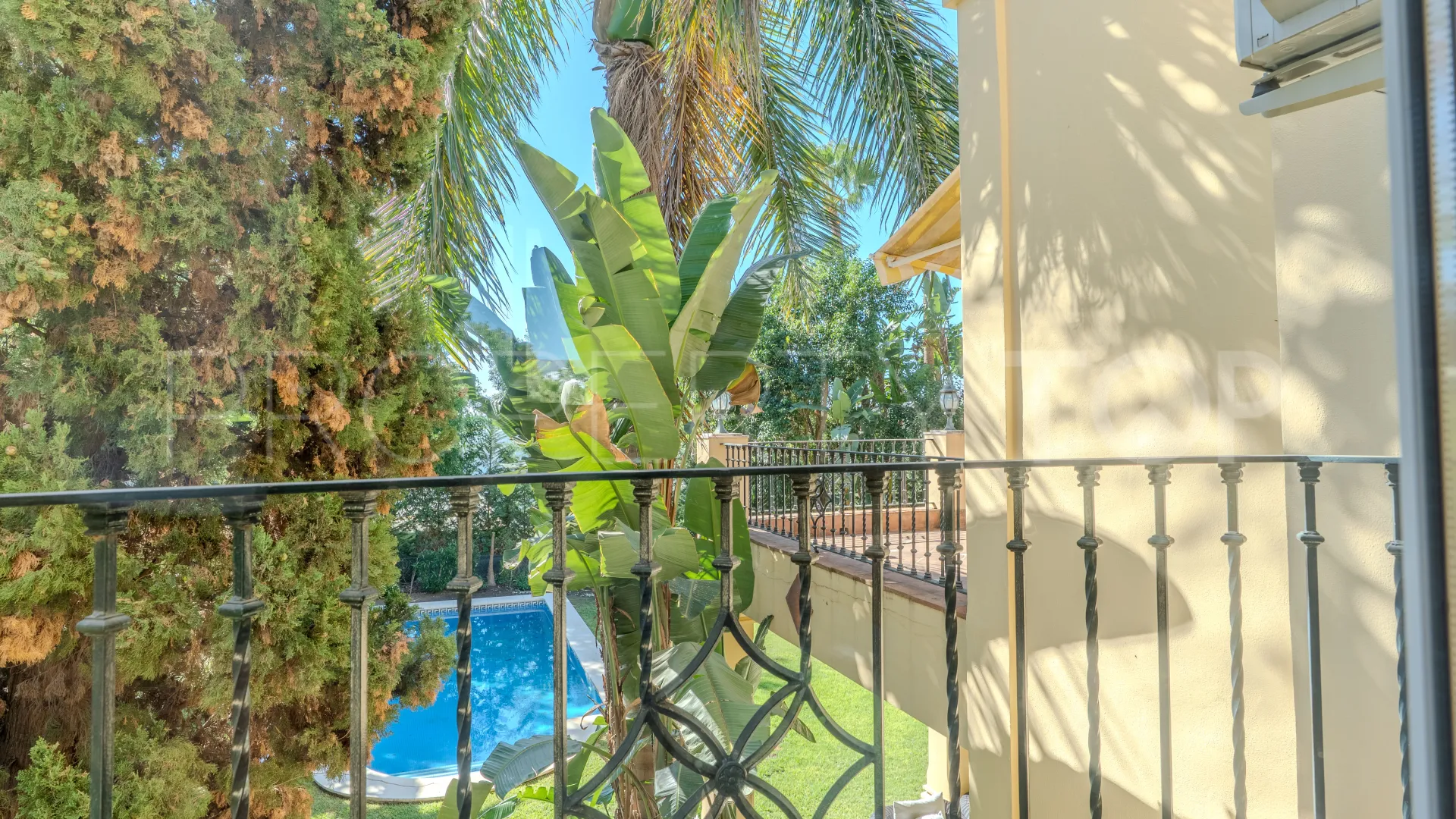 Villa a la venta en Marbella con 5 dormitorios