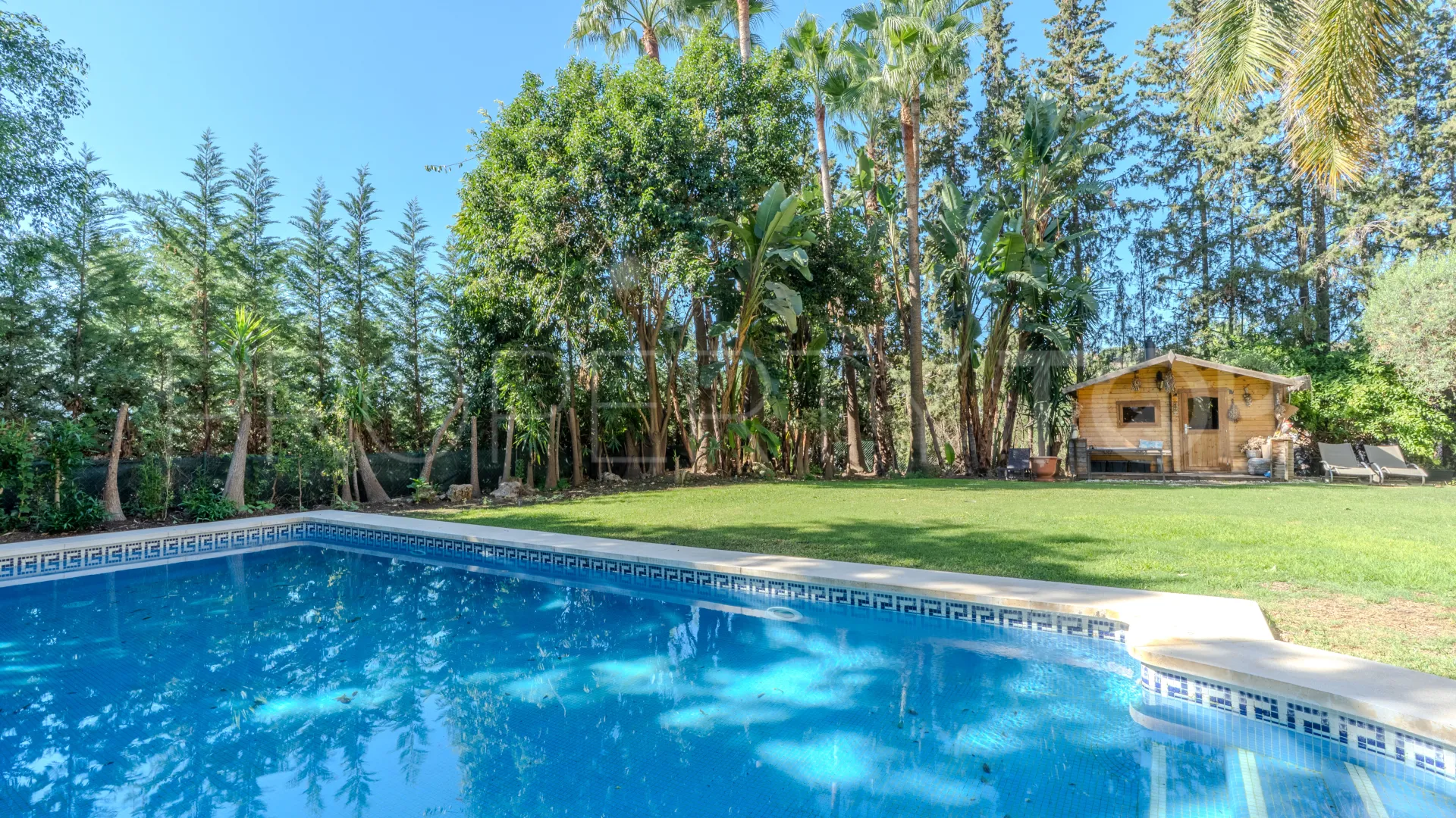 Villa a la venta en Marbella con 5 dormitorios