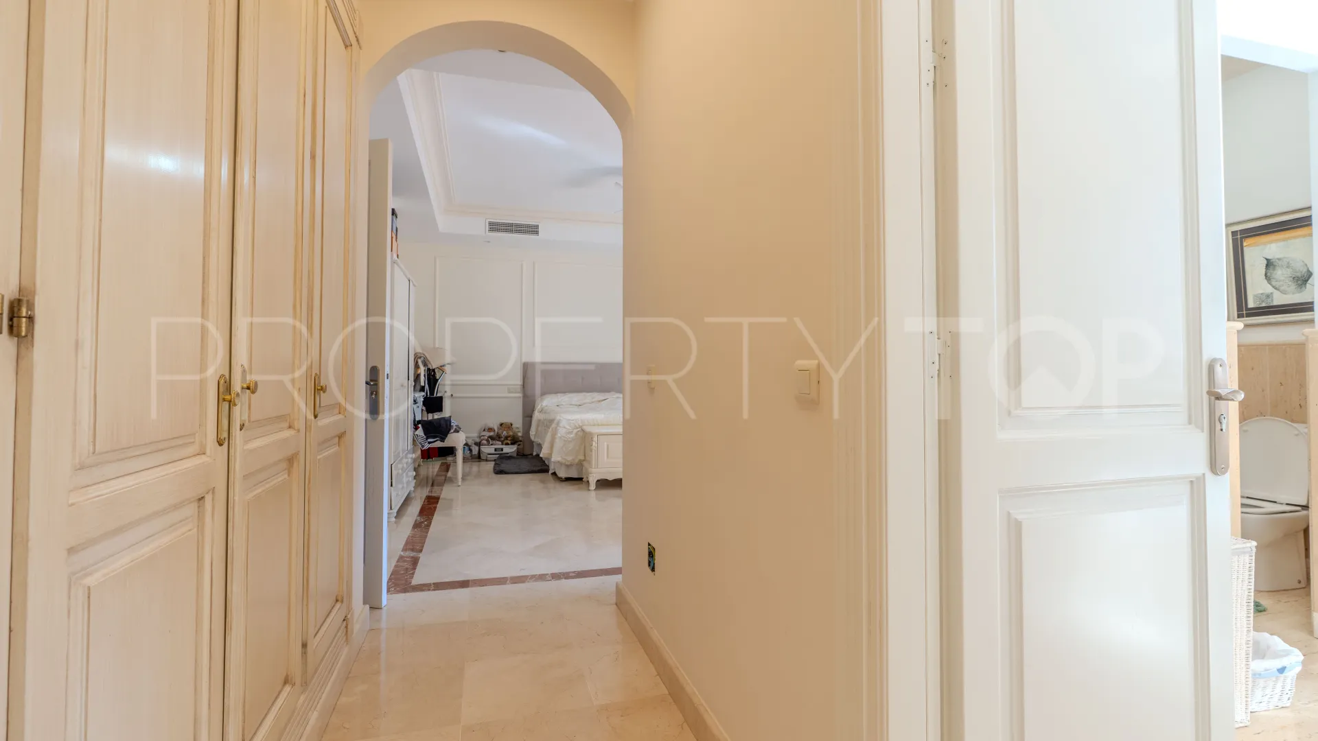 Villa a la venta en Marbella con 5 dormitorios