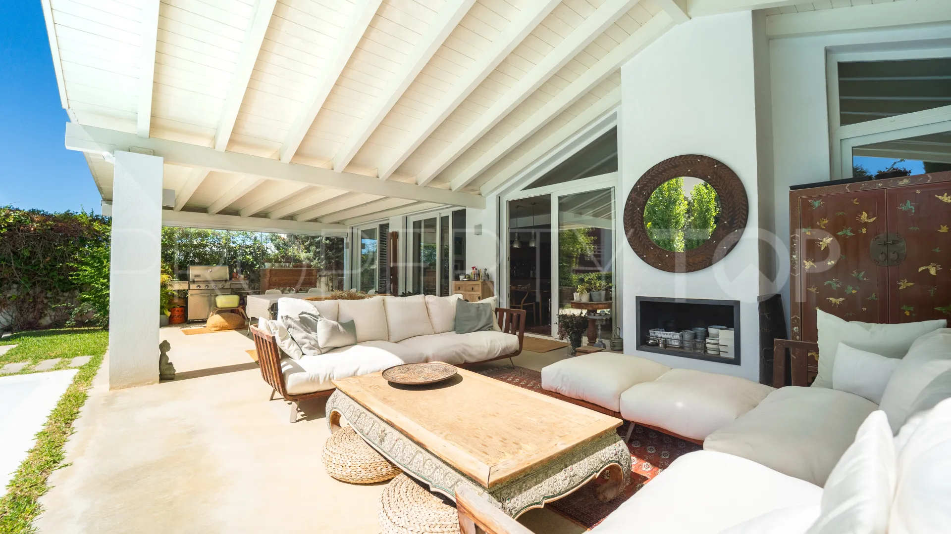For sale villa with 5 bedrooms in Reserva del Higuerón