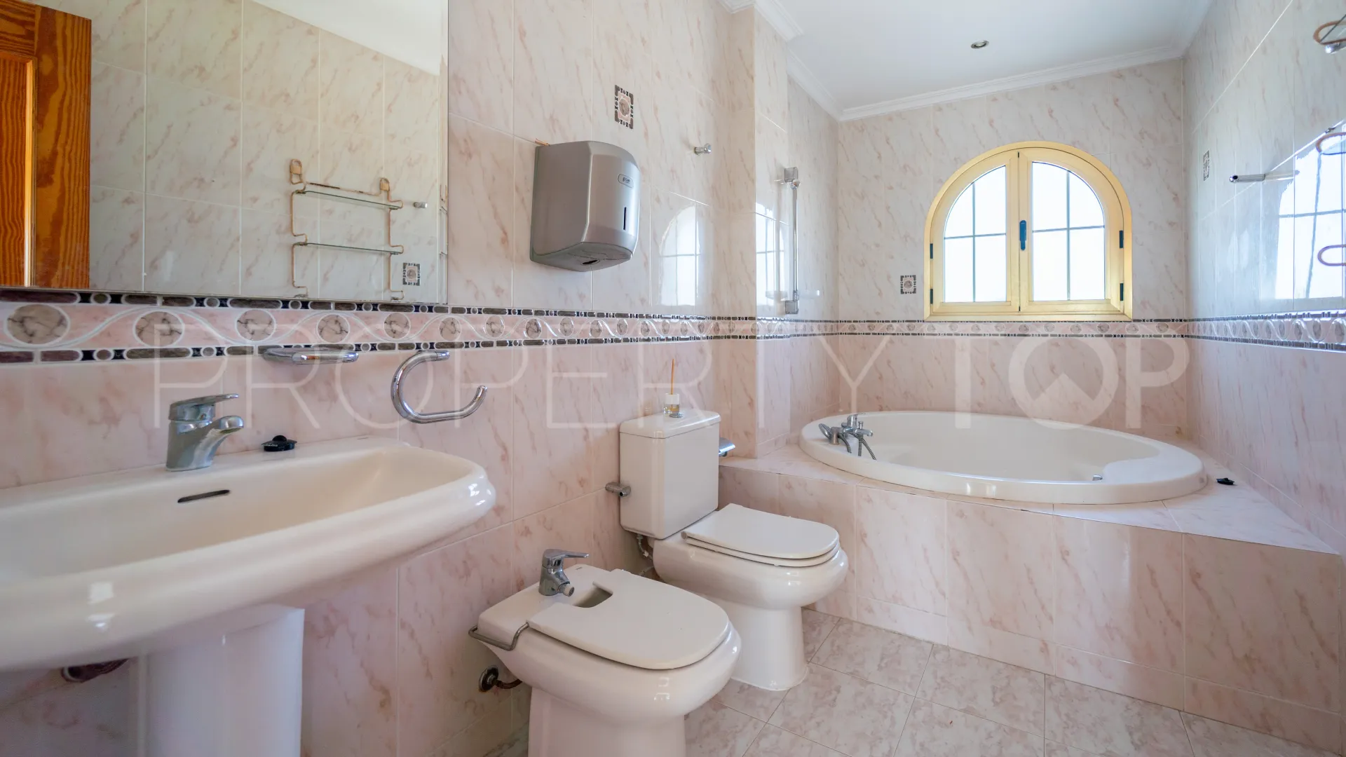 4 bedrooms villa in Cerrado del Aguila for sale