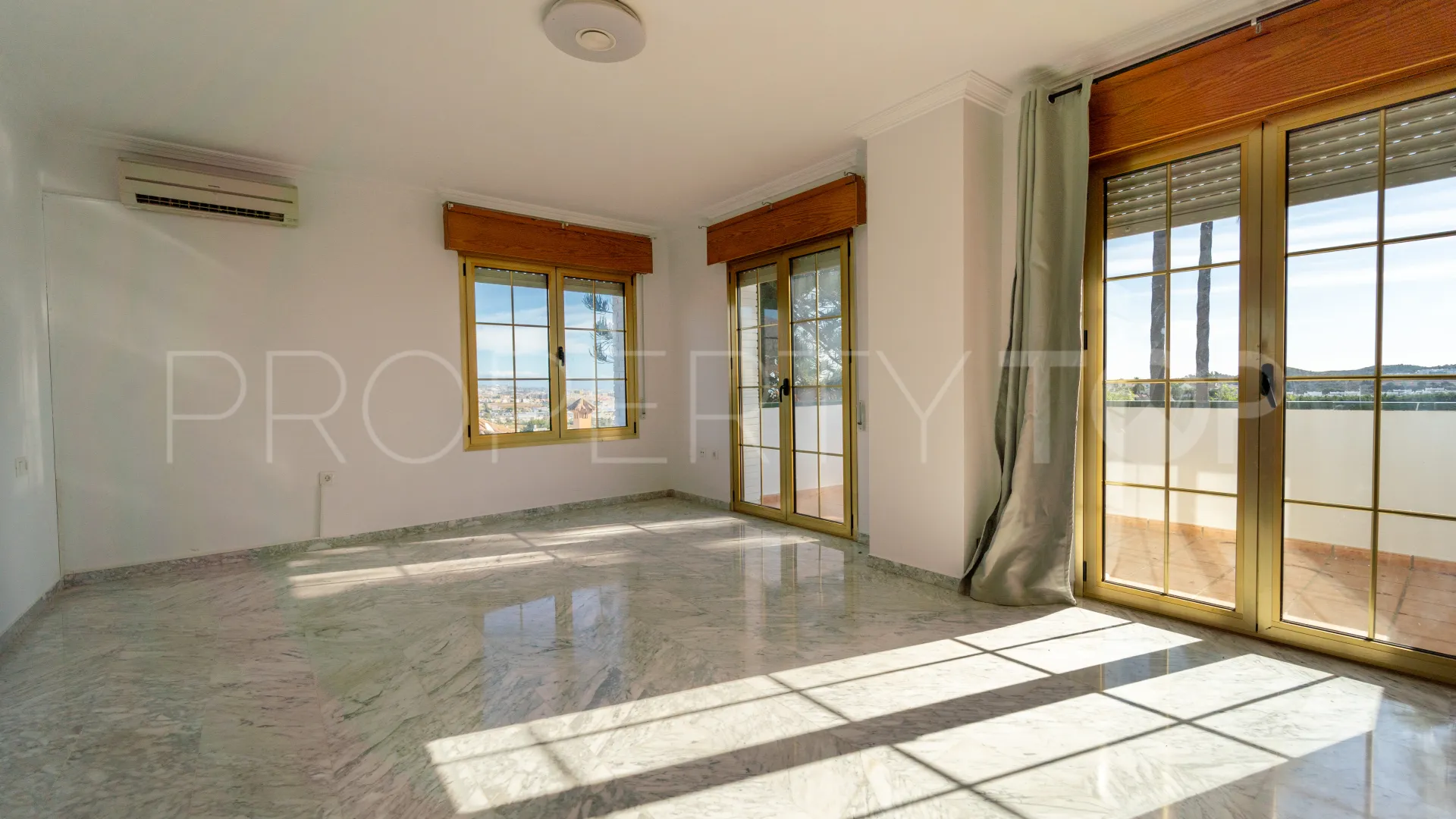 4 bedrooms villa in Cerrado del Aguila for sale