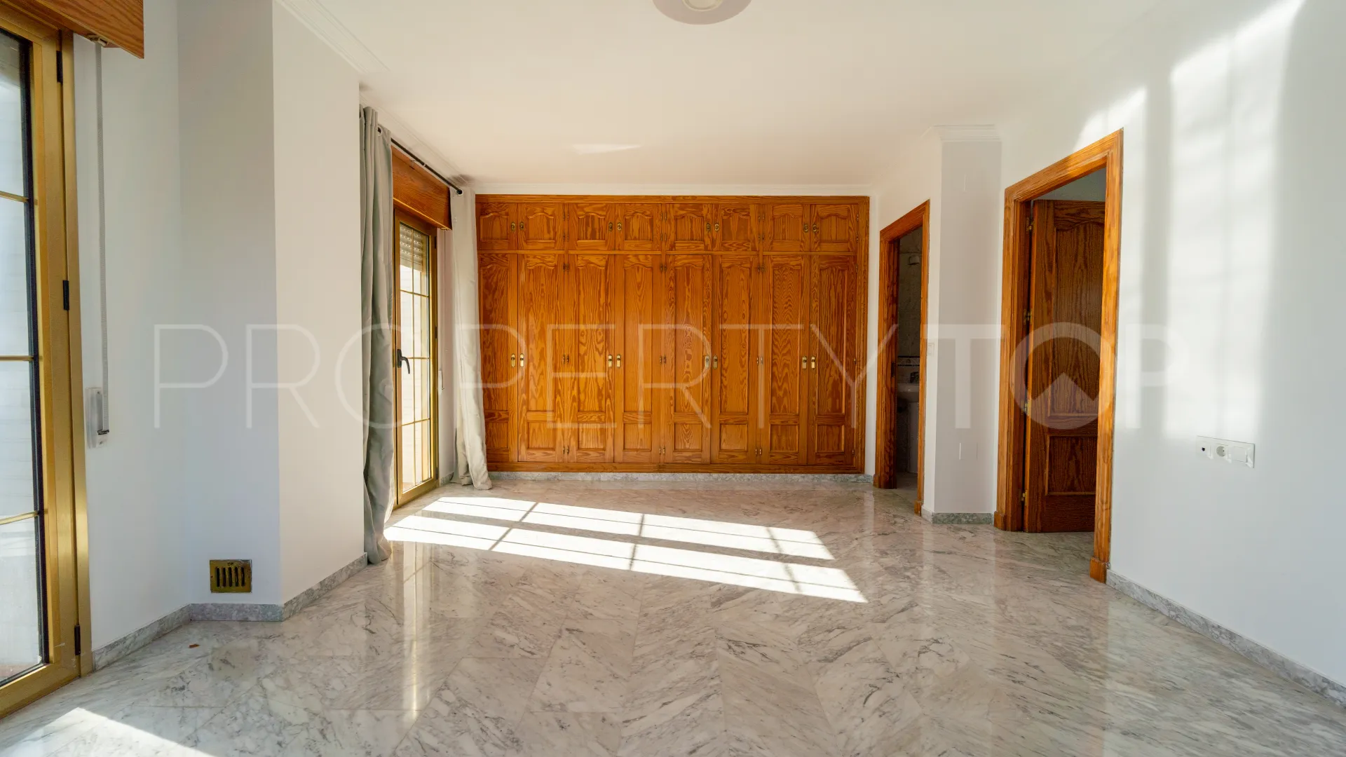 4 bedrooms villa in Cerrado del Aguila for sale
