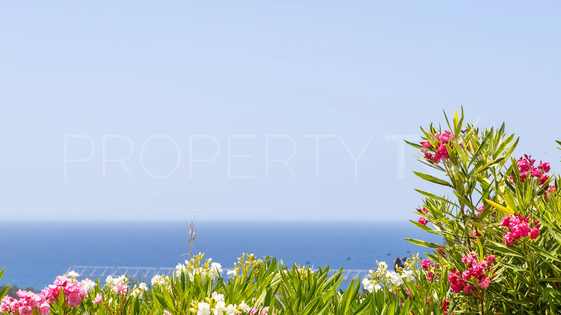 Villa en venta en Elviria