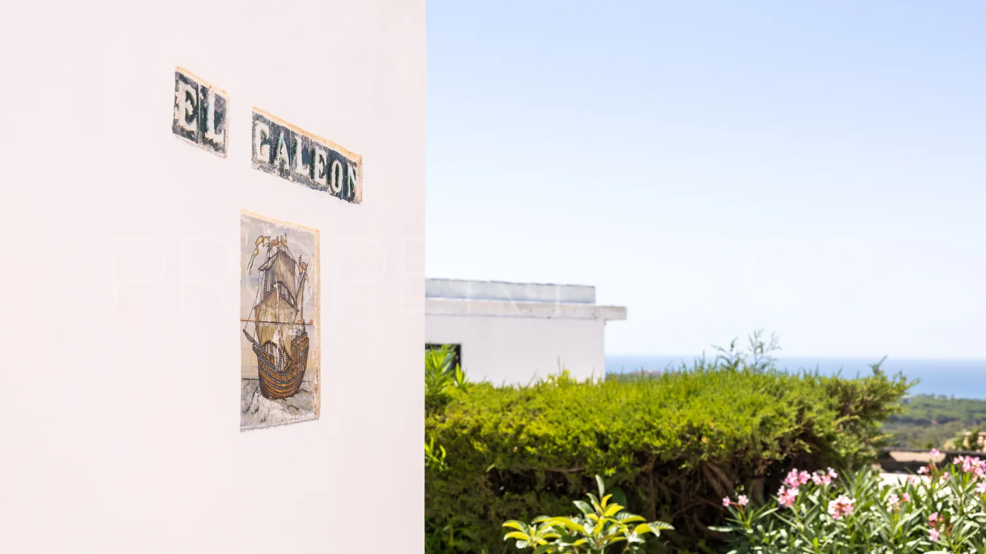 Villa en venta en Elviria