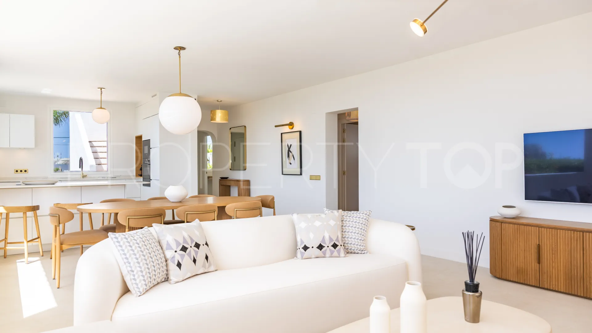 Villa en venta en Elviria