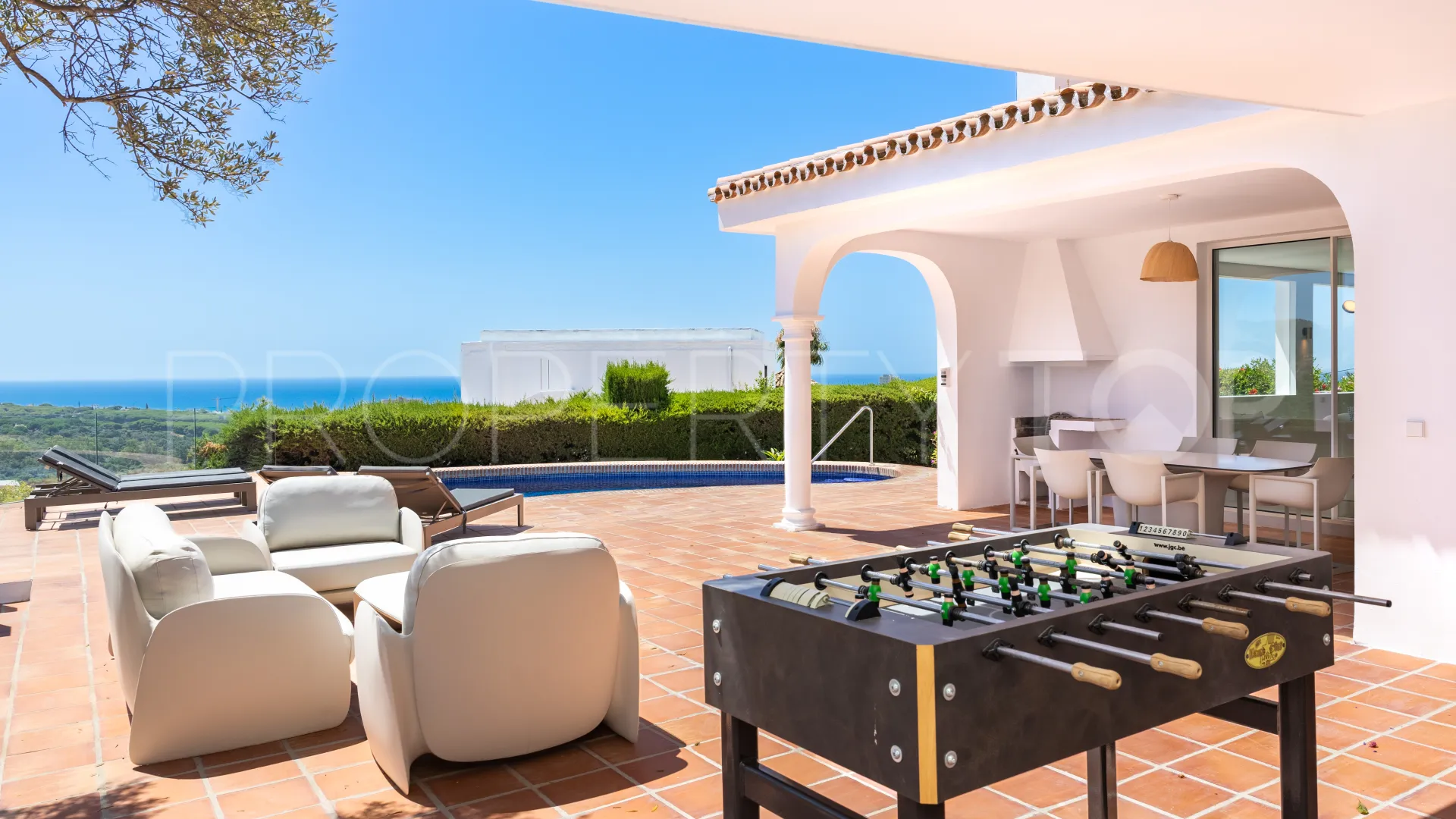 Villa en venta en Elviria