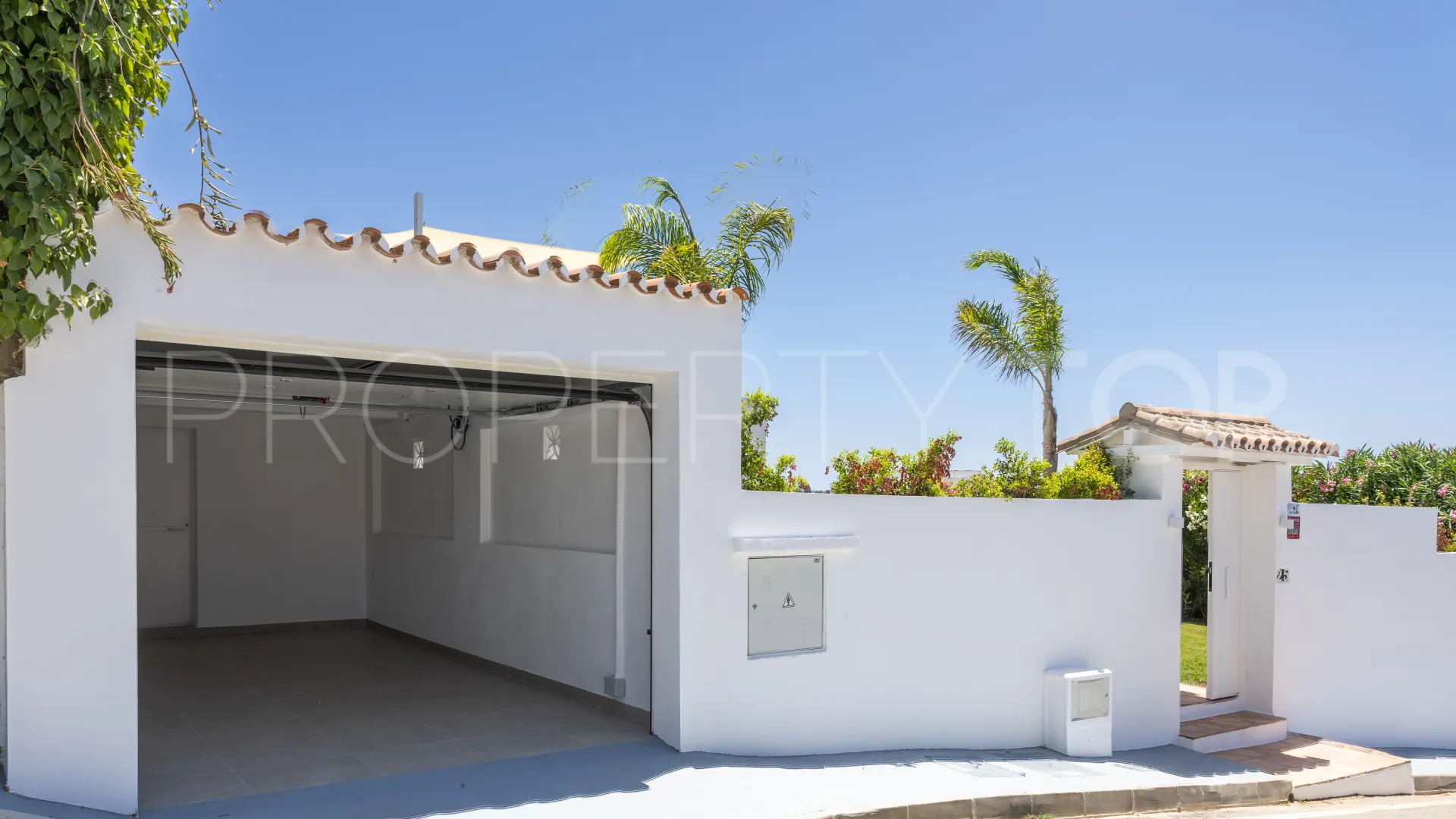 Villa en venta en Elviria
