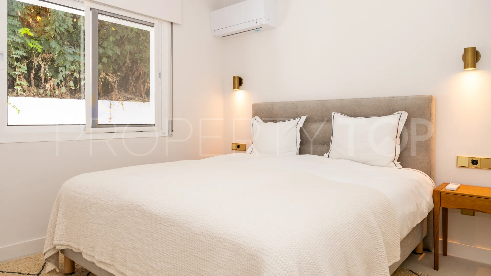 Villa en venta en Elviria