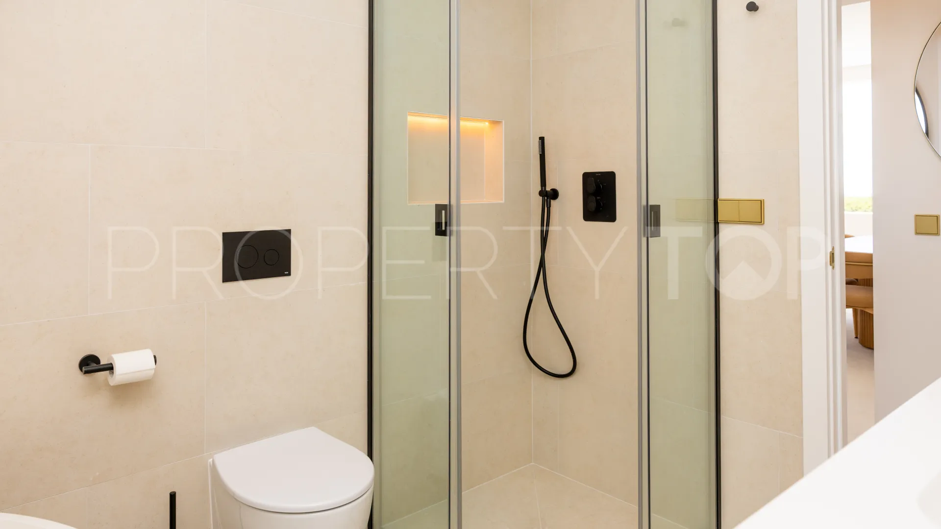 Villa en venta en Elviria