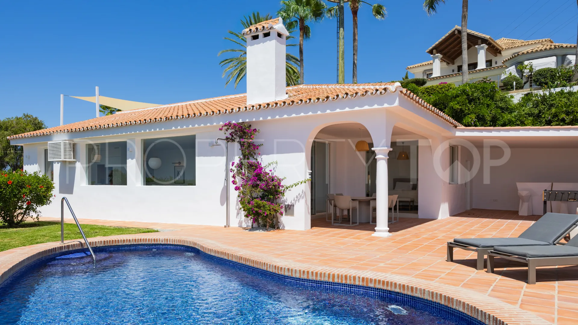 Villa en venta en Elviria