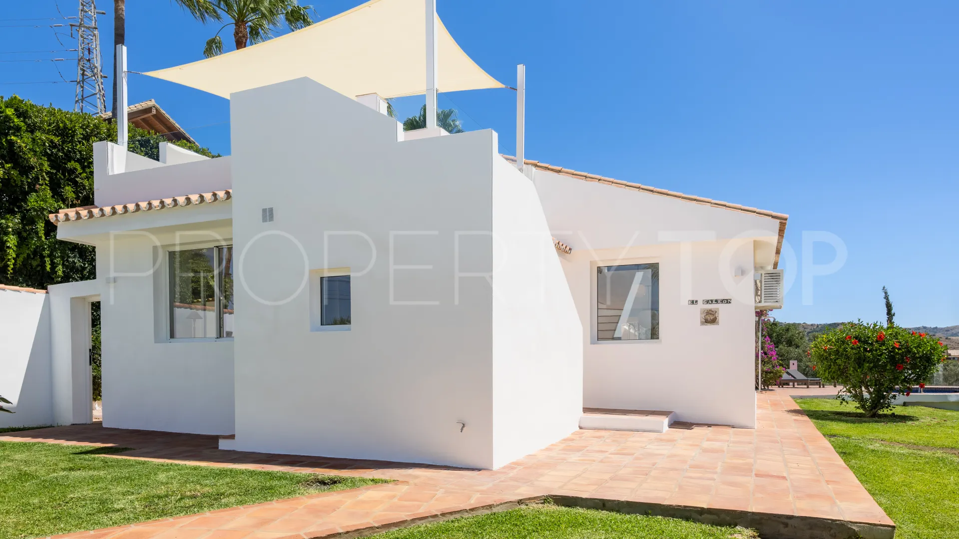 Villa en venta en Elviria