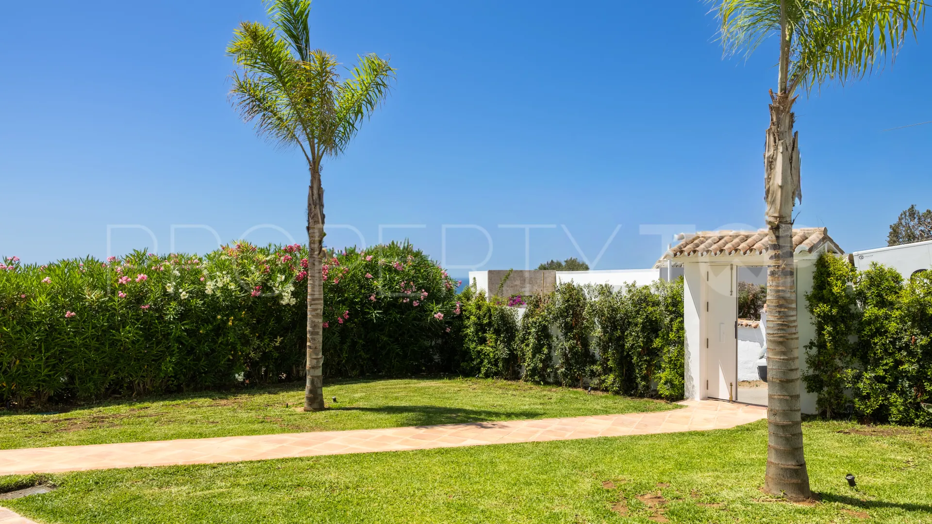 Villa en venta en Elviria
