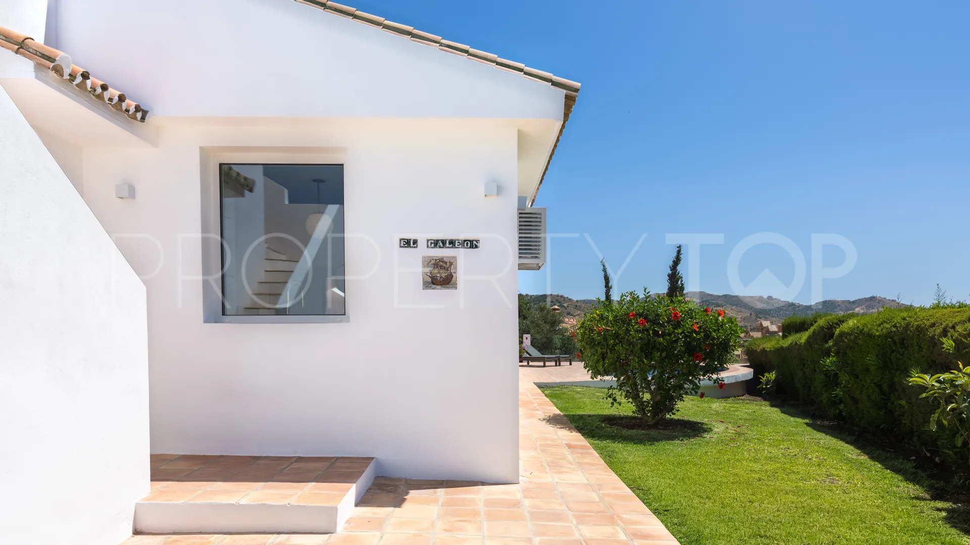 Villa en venta en Elviria