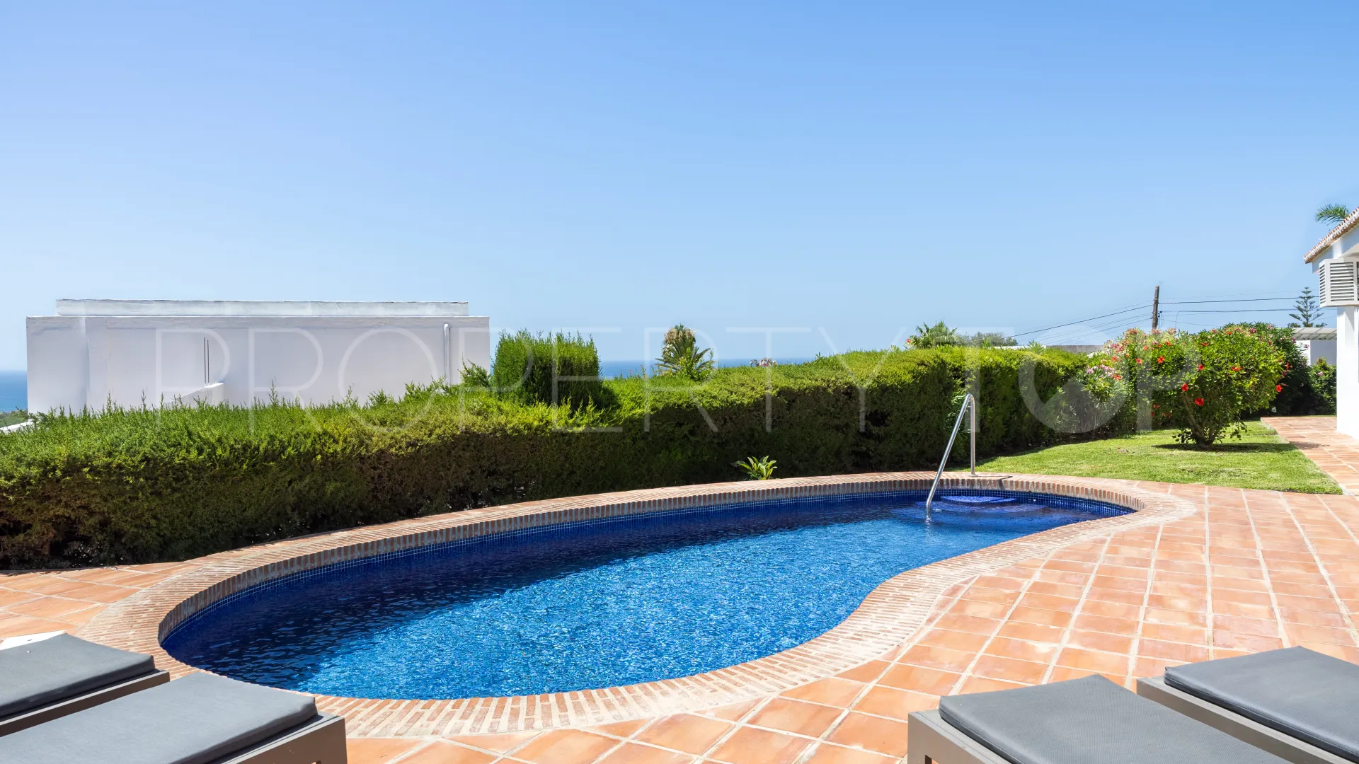 Villa en venta en Elviria