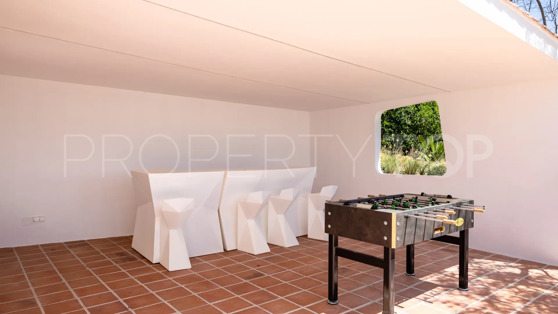 Villa en venta en Elviria