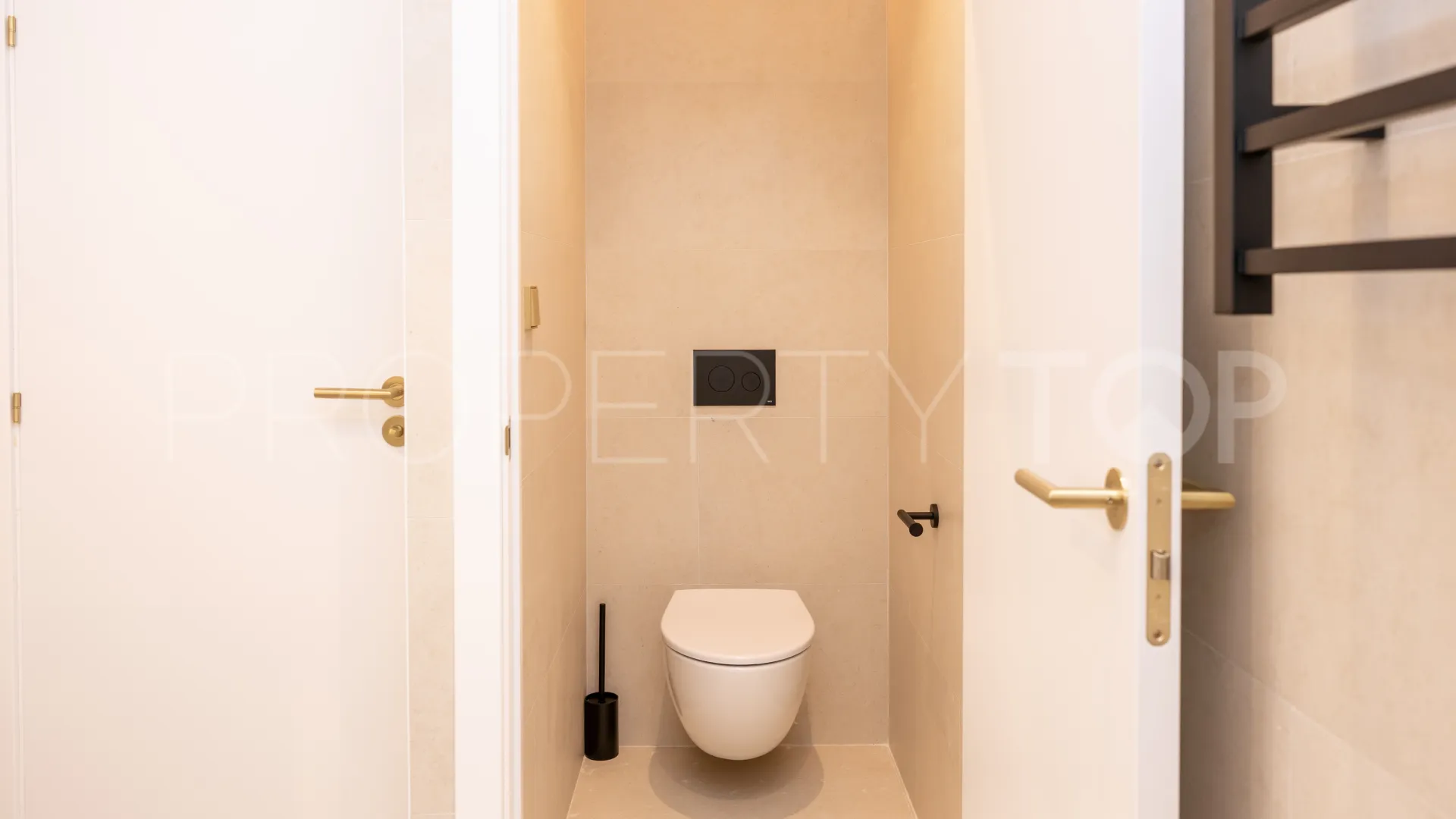 Villa en venta en Elviria