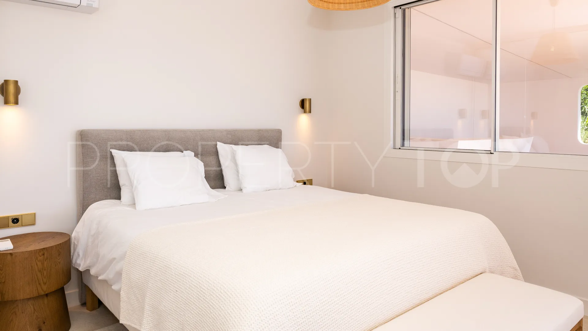 Villa en venta en Elviria