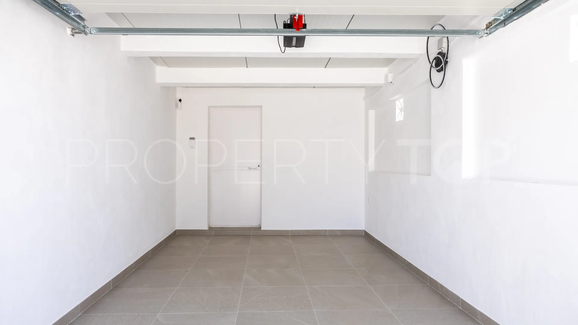 Villa en venta en Elviria