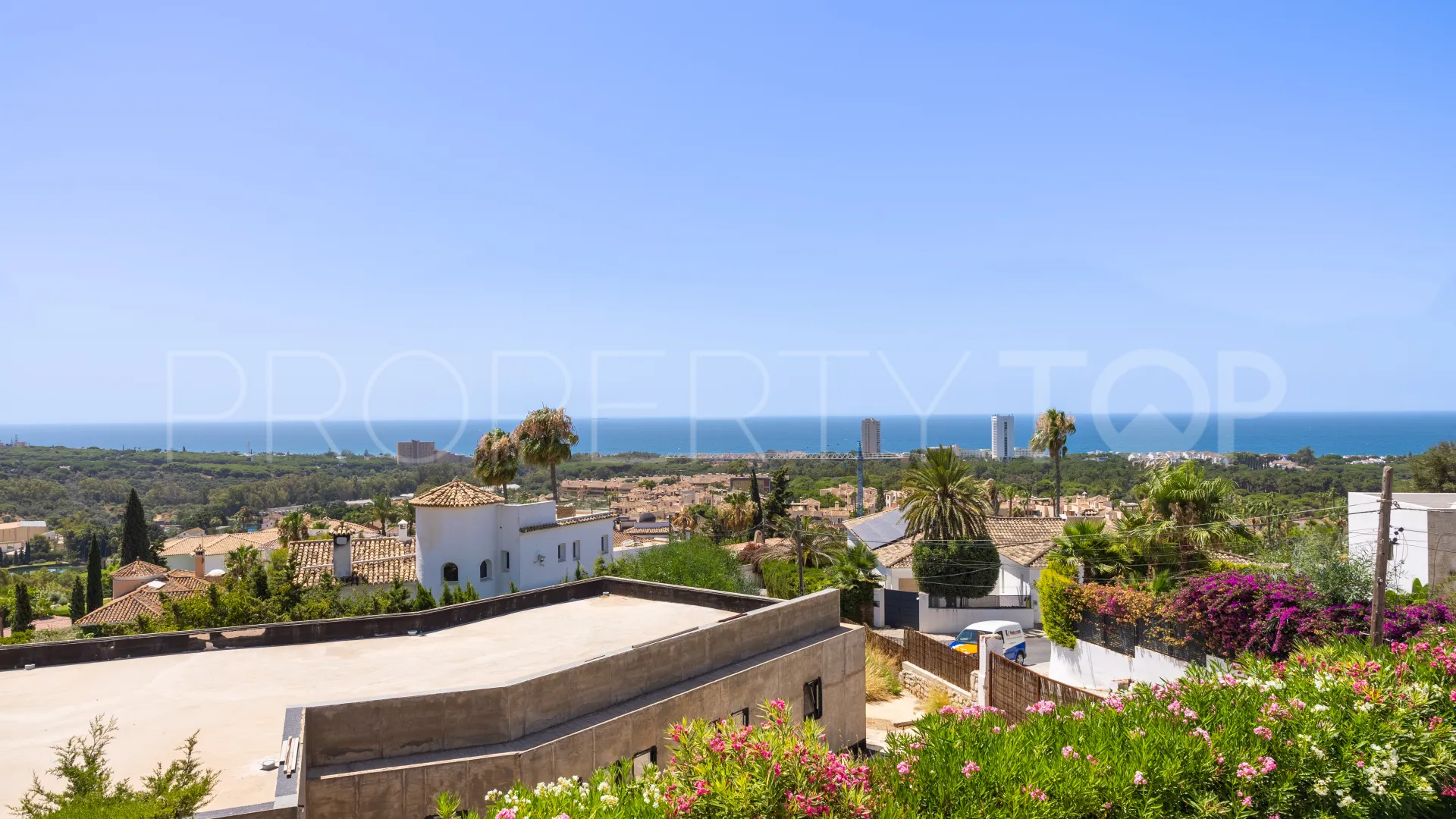 Villa en venta en Elviria