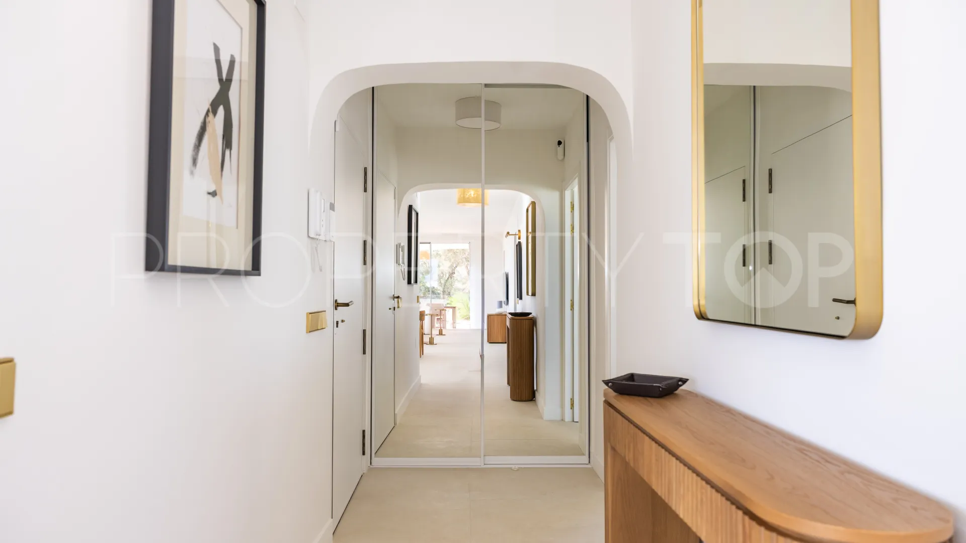 Villa en venta en Elviria