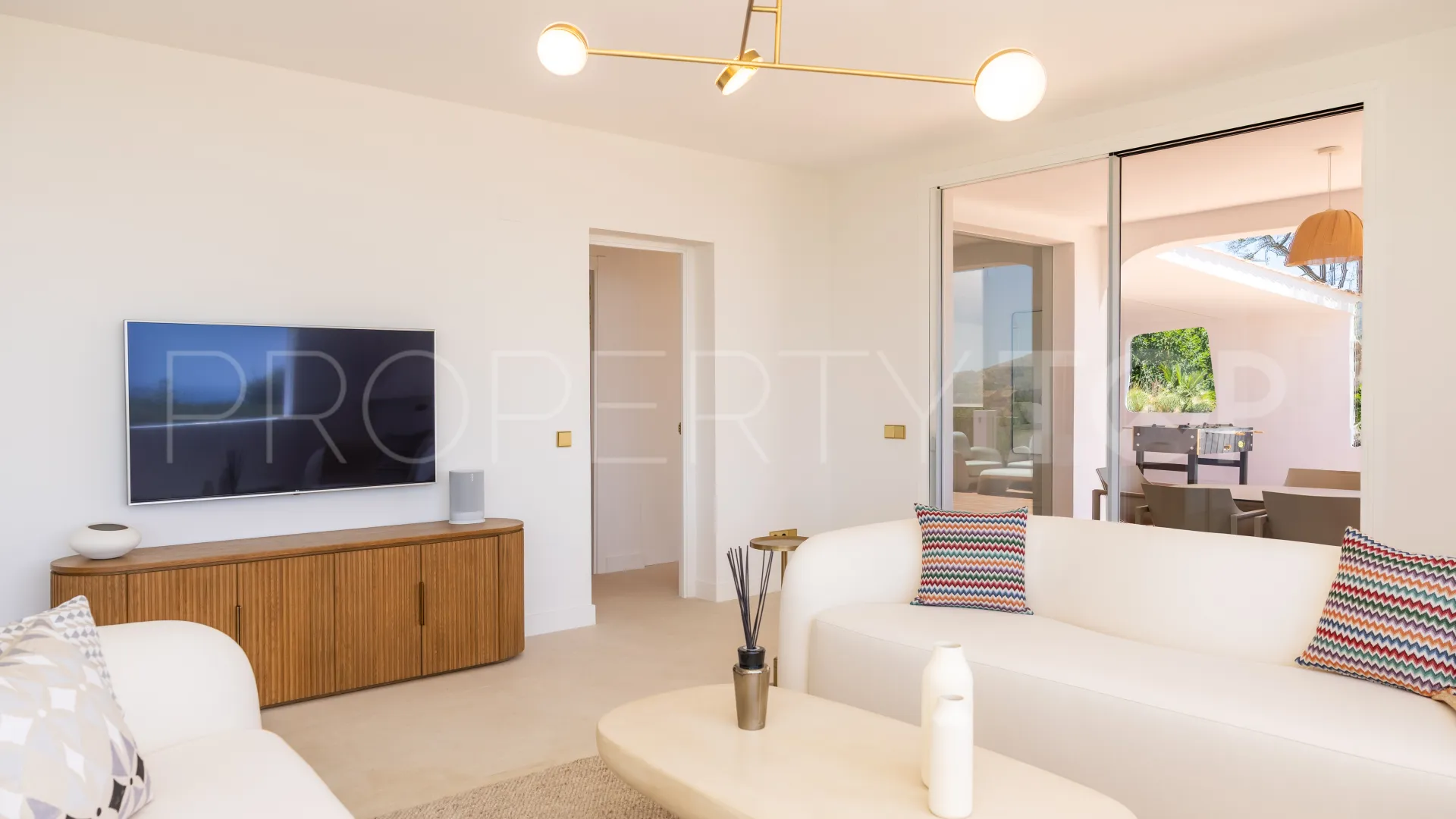Villa en venta en Elviria