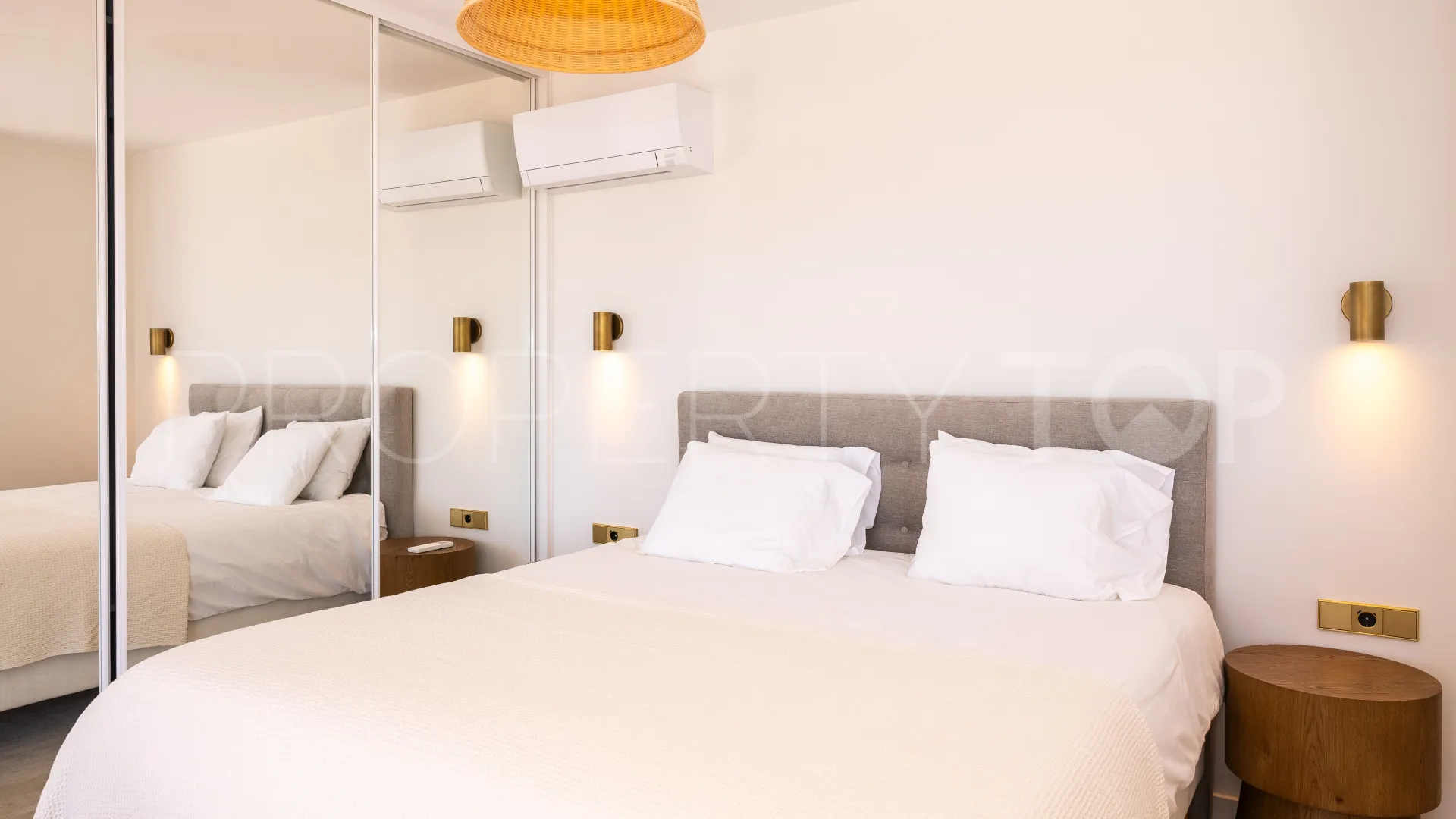 Villa en venta en Elviria