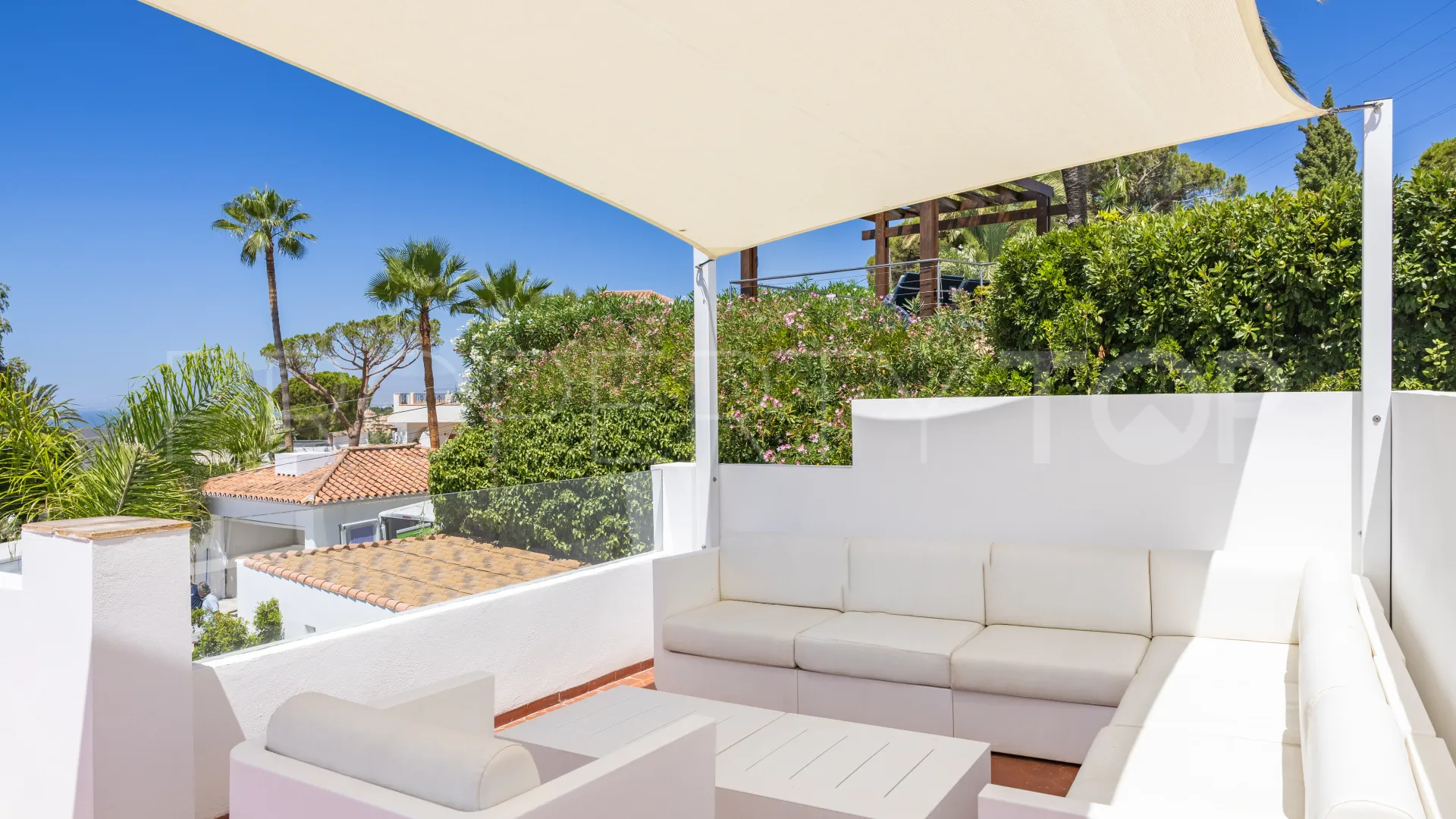 Villa en venta en Elviria