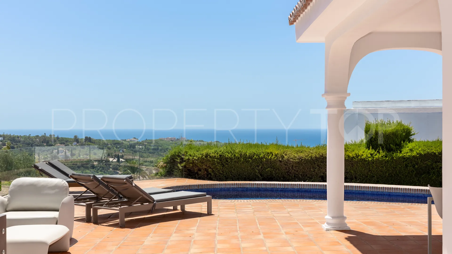 Villa en venta en Elviria
