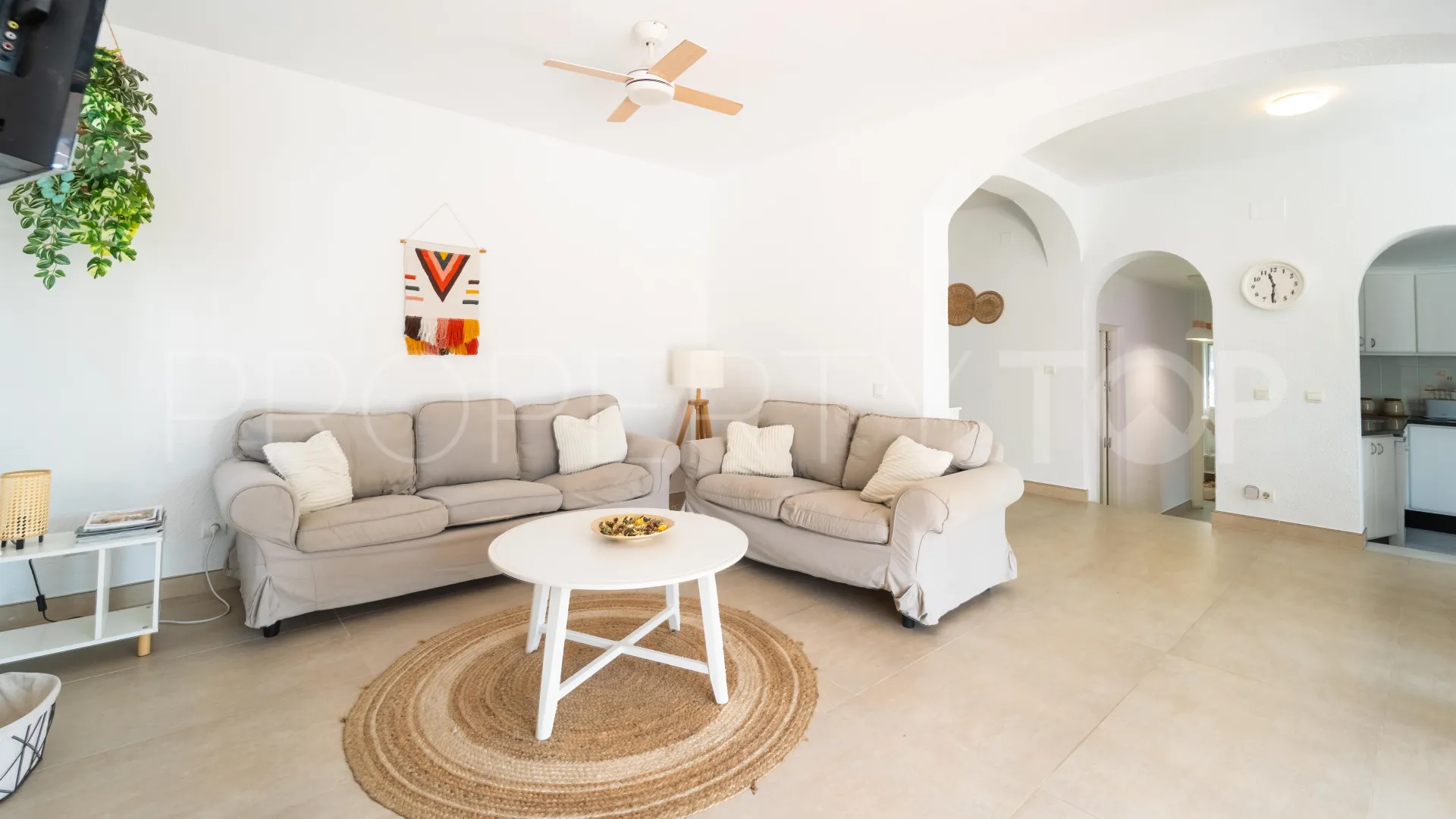 Buy Calahonda villa with 3 bedrooms