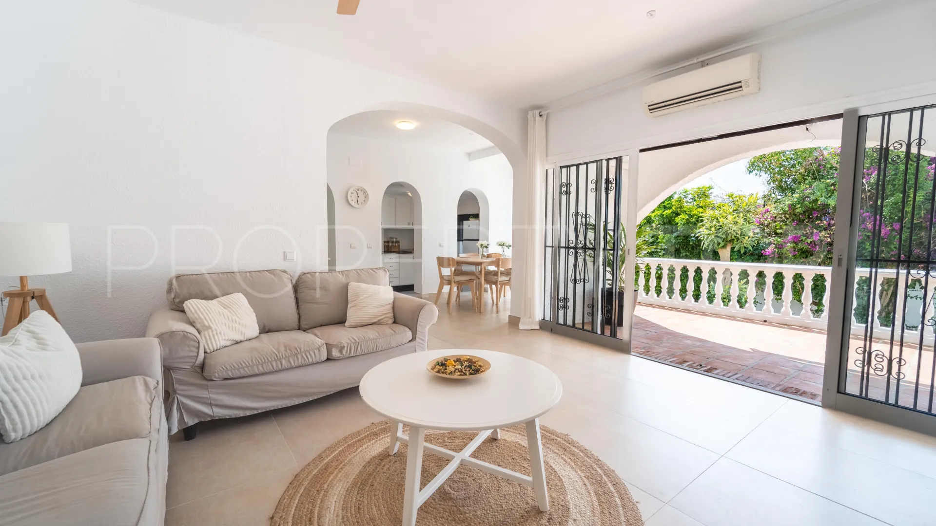 Buy Calahonda villa with 3 bedrooms