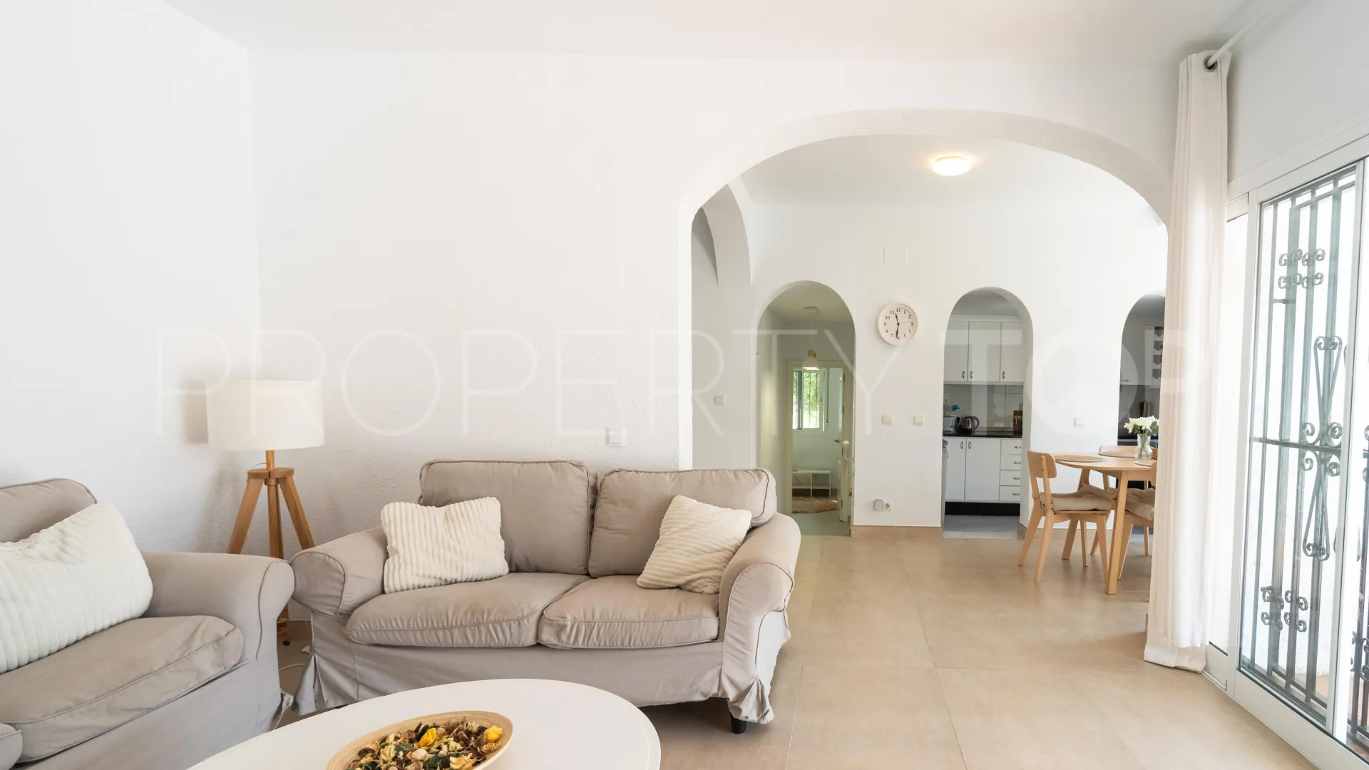 Buy Calahonda villa with 3 bedrooms