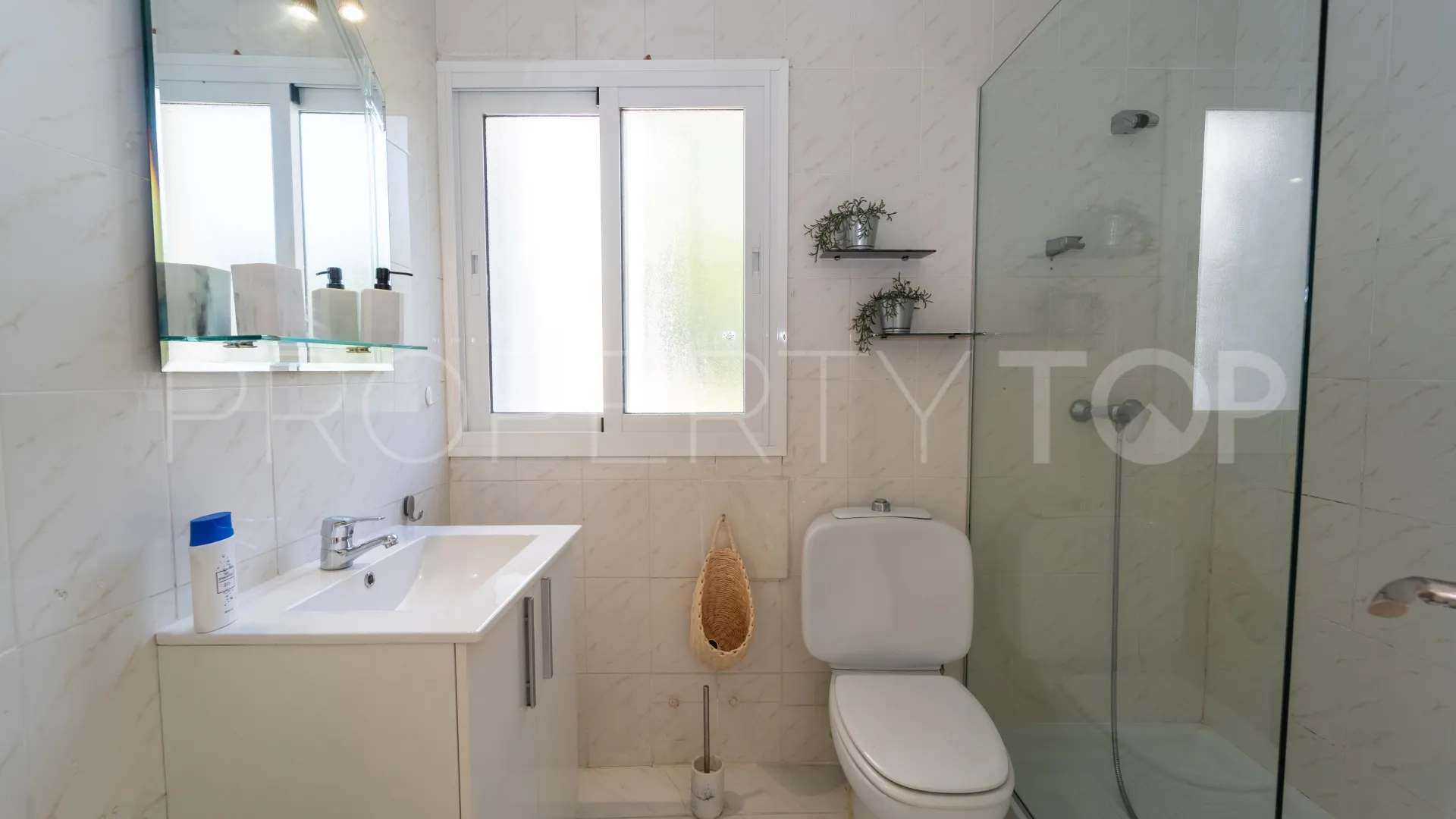 Buy Calahonda villa with 3 bedrooms