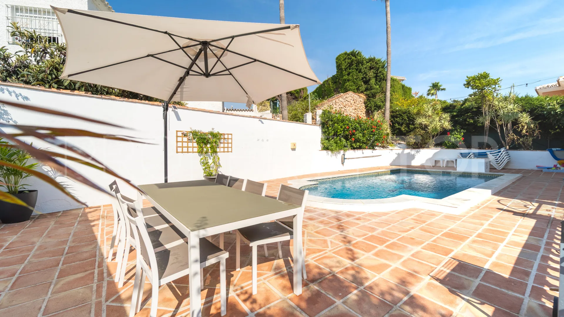 Buy Calahonda villa with 3 bedrooms