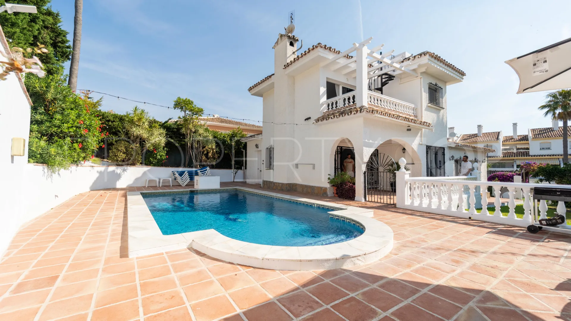 Buy Calahonda villa with 3 bedrooms