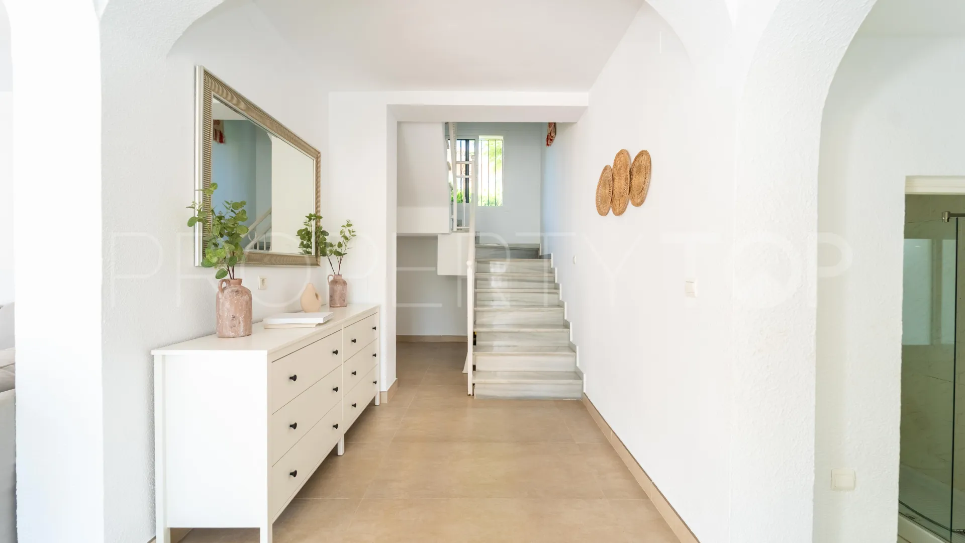 Buy Calahonda villa with 3 bedrooms