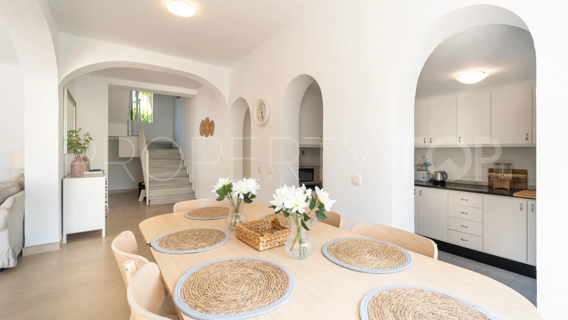 Buy Calahonda villa with 3 bedrooms