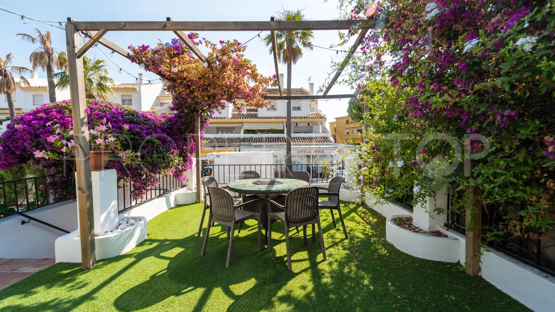 Buy Calahonda villa with 3 bedrooms
