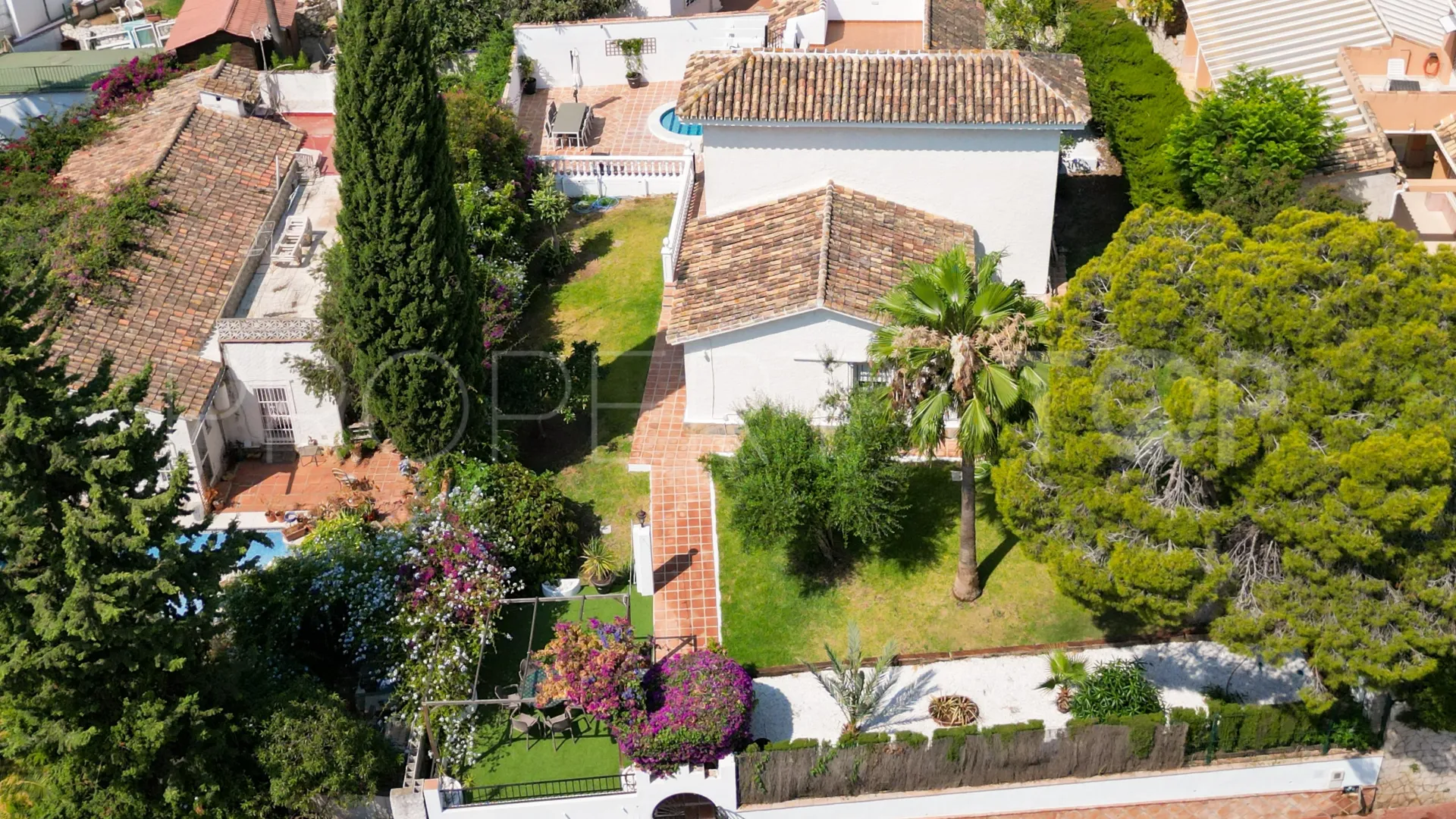 Buy Calahonda villa with 3 bedrooms