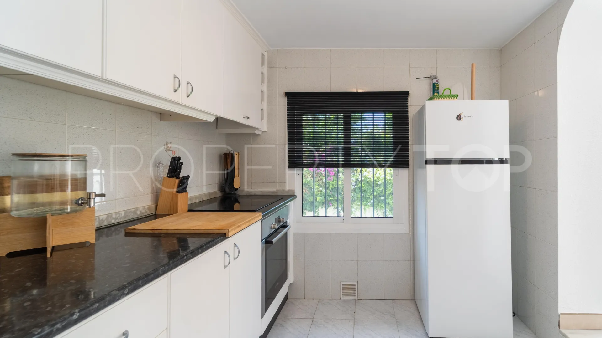 Buy Calahonda villa with 3 bedrooms