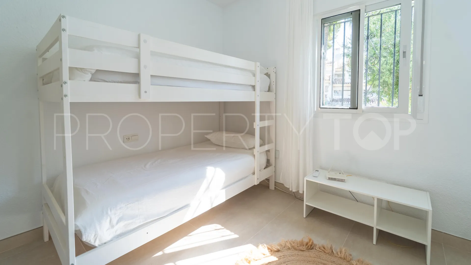 Buy Calahonda villa with 3 bedrooms
