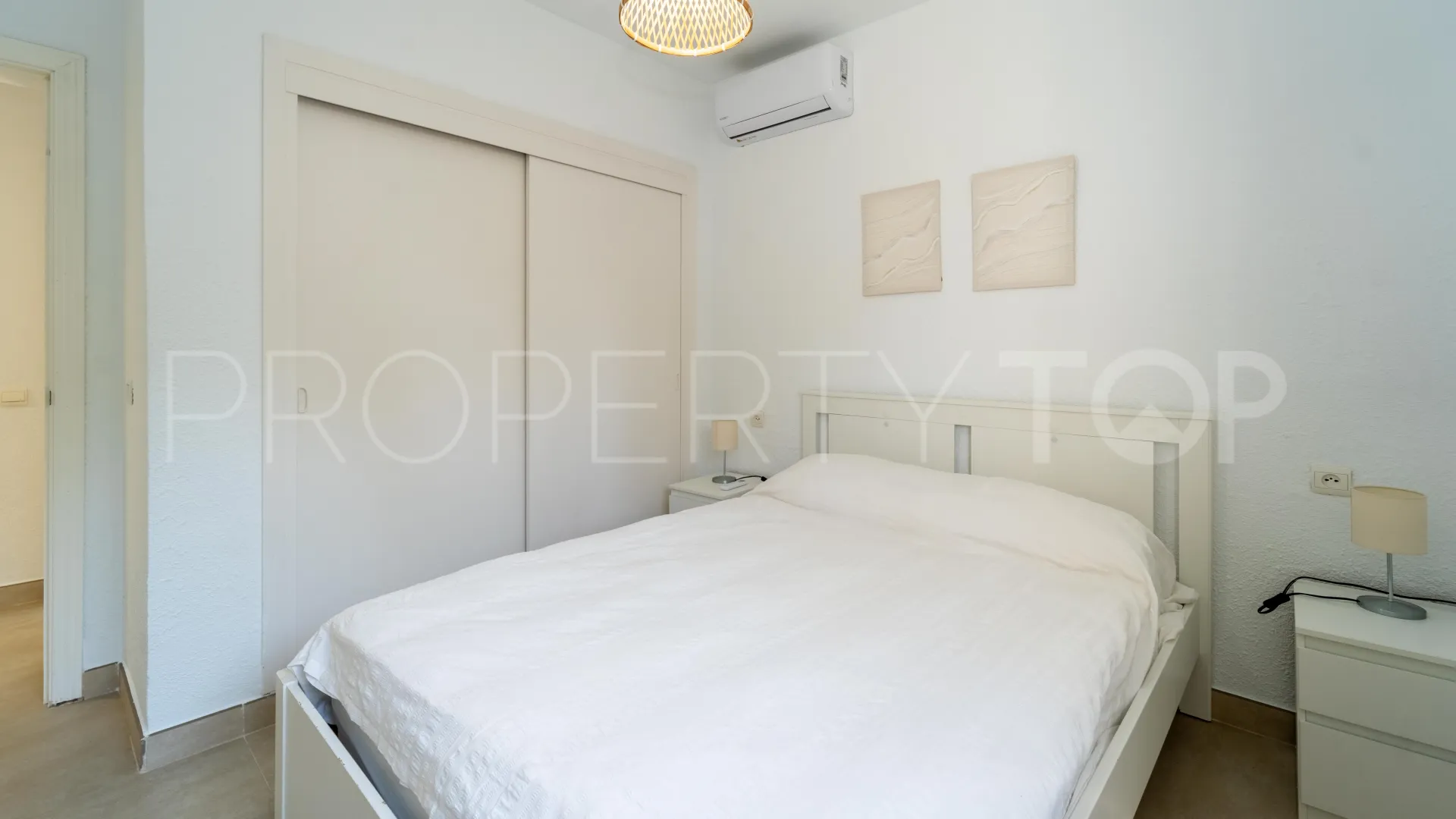 Buy Calahonda villa with 3 bedrooms