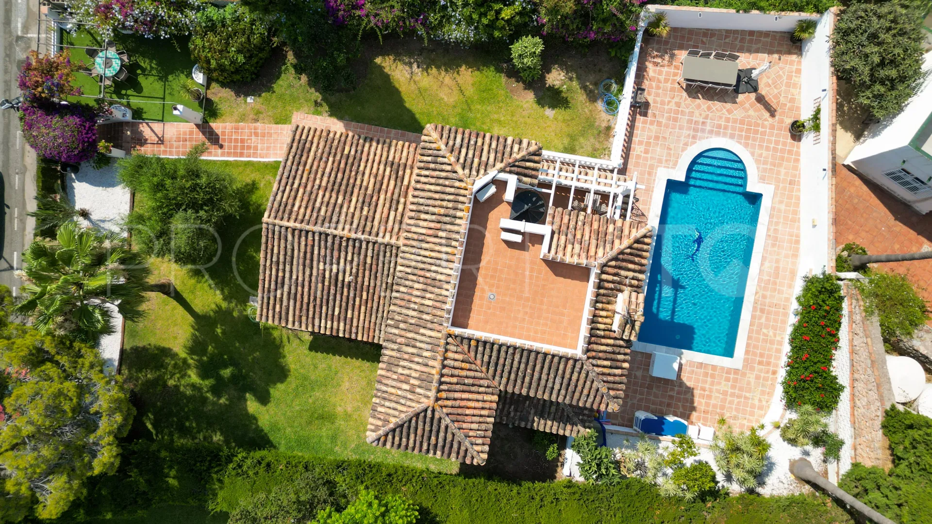 Buy Calahonda villa with 3 bedrooms