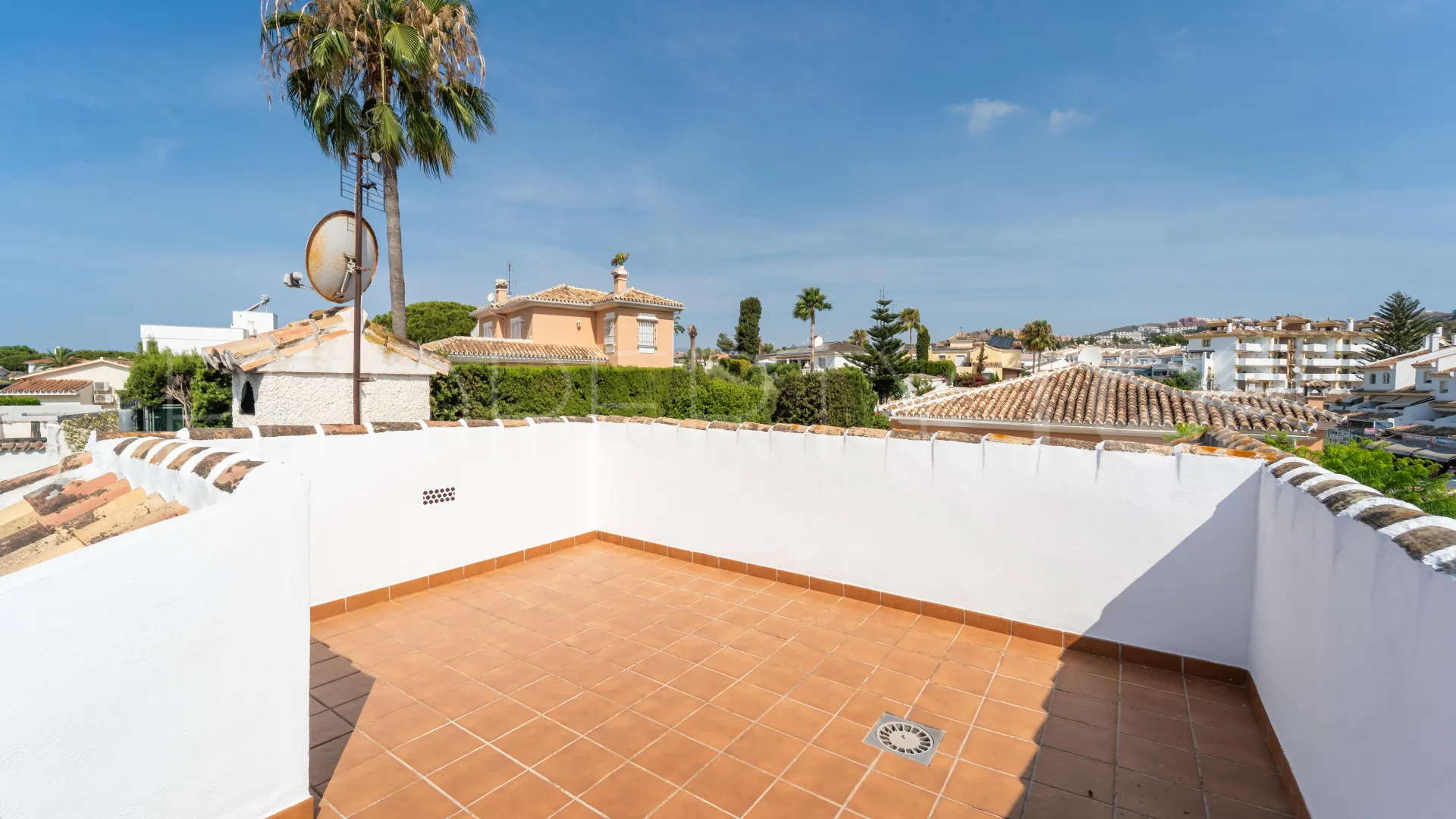 Buy Calahonda villa with 3 bedrooms