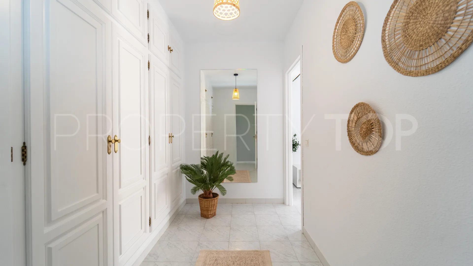 Buy Calahonda villa with 3 bedrooms