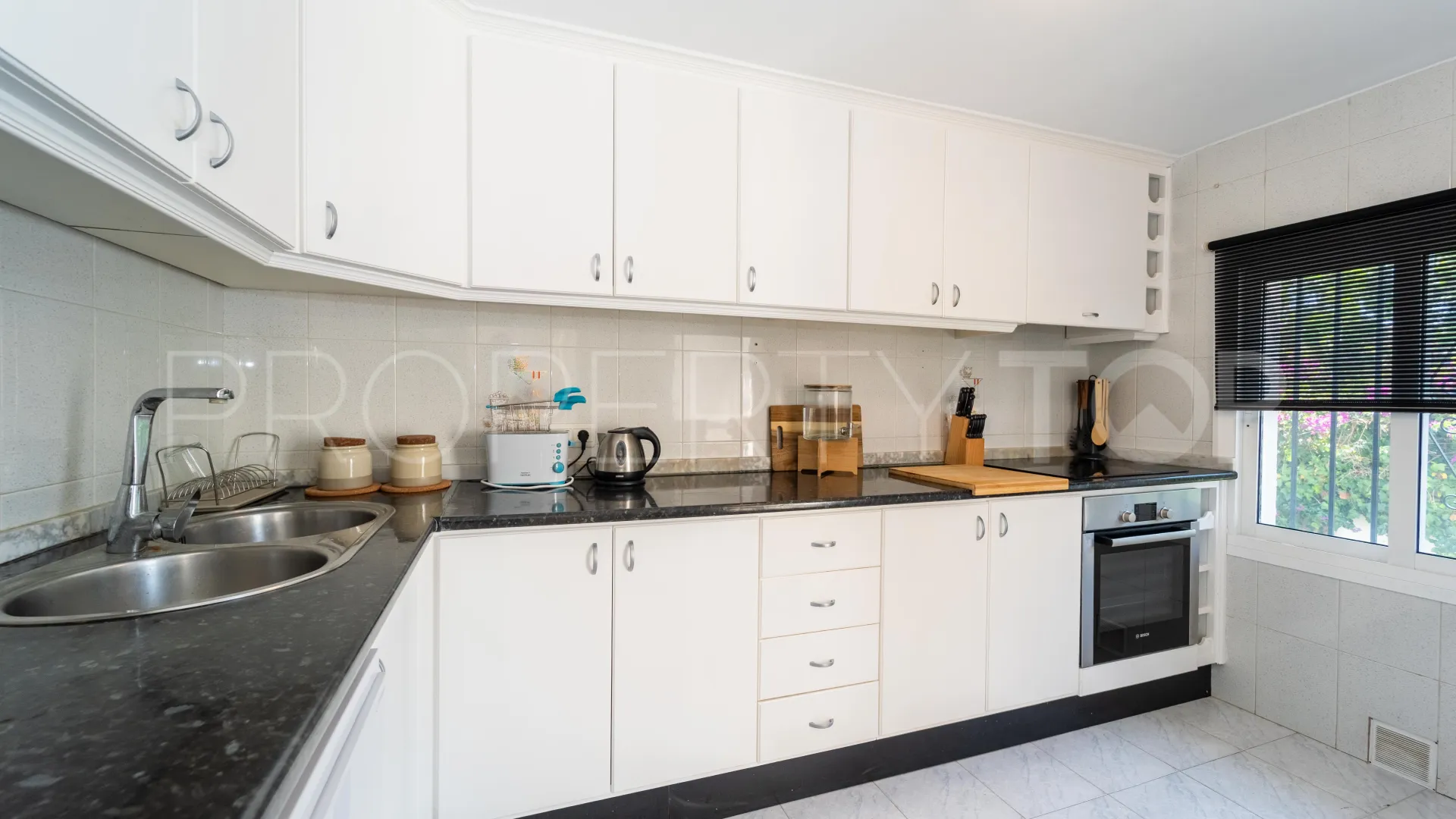 Buy Calahonda villa with 3 bedrooms