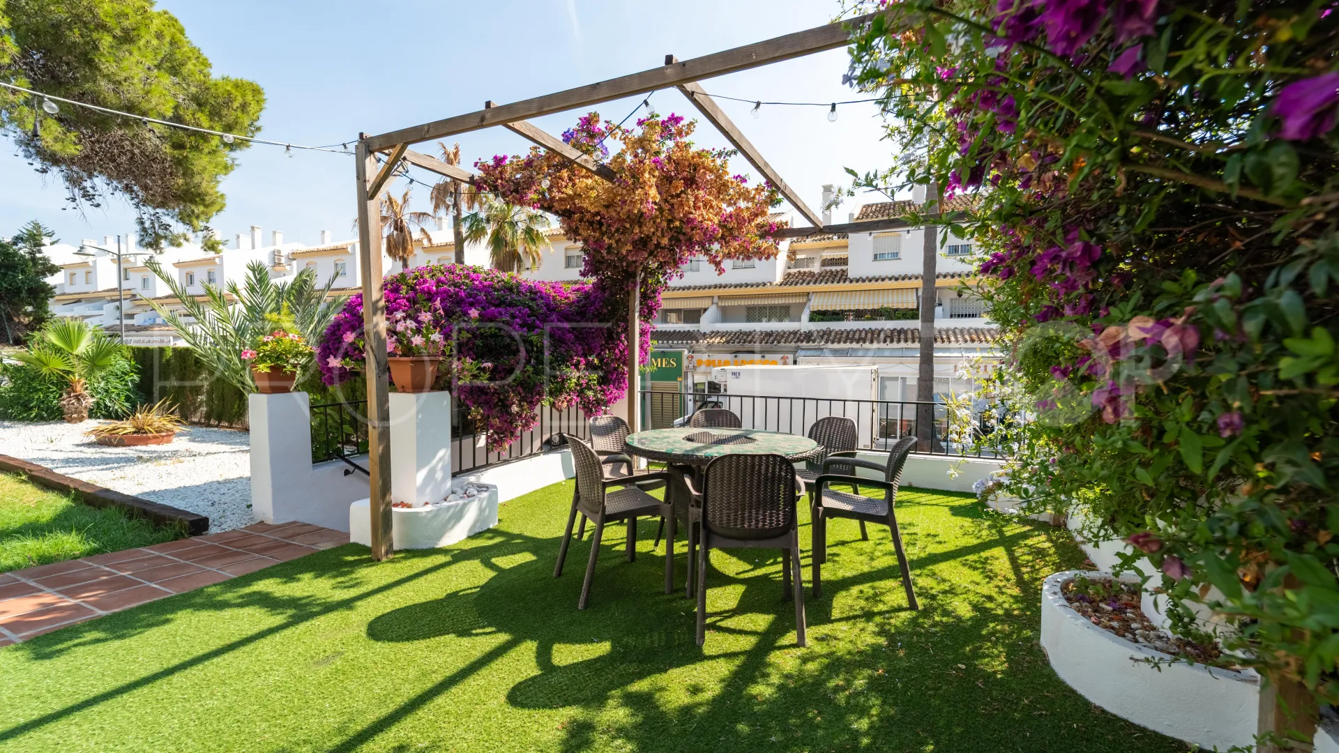 Buy Calahonda villa with 3 bedrooms